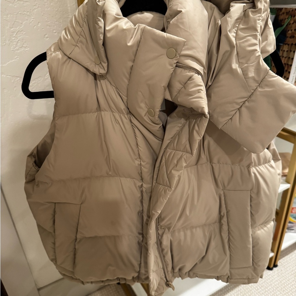 Lululemon wunderpuff Hooded Puffer Vest size 8 - Women Jackets & Coats - Picture 4 of 4